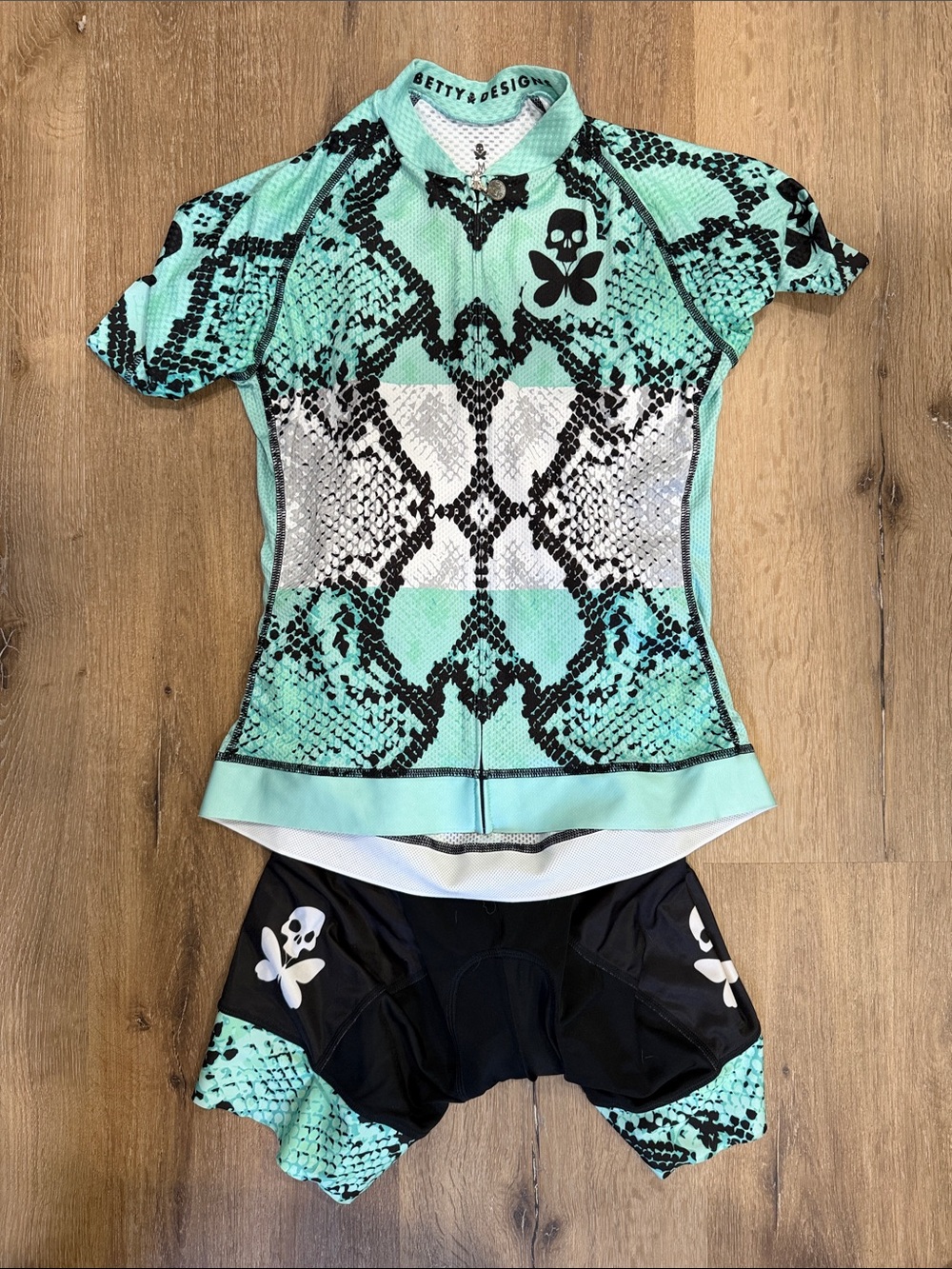 Betty Designs Mint Green Snakeskin Cycling Jersey & Bibs | Medium